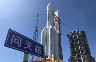 7月23日，中國(guó)火星車(chē)搭乘長(zhǎng)征五號(hào)遙四運(yùn)載火箭飛往火星，探尋火星的奧秘